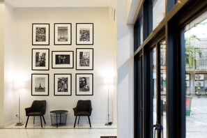 Siddeområde i lobbyen