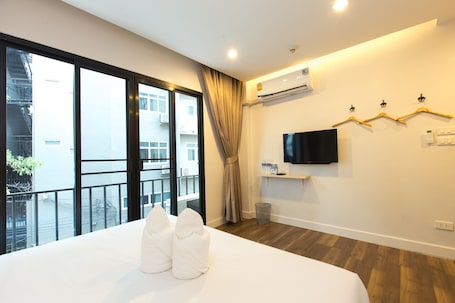 King Room with Balcony | Room amenity