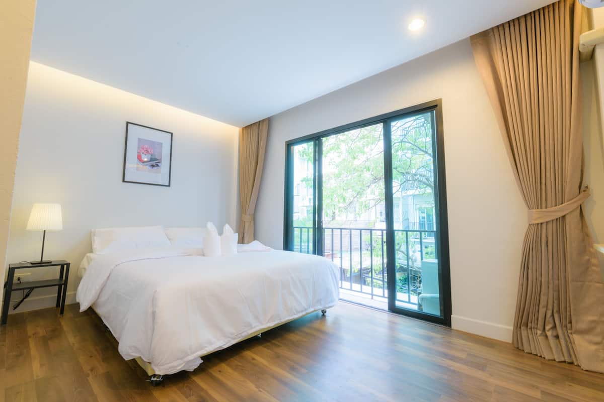 King Room with Balcony  | 部屋からの景観