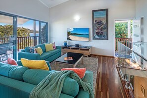 House, 3 Bedrooms | Living area - Casuarina Cove 16 Ocean View Deluxe Refurbished 3 Bedroom House Near Marina With Golf Buggy (Whitsundays)