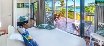 Casuarina Cove 16 Ocean View Deluxe Refurbished 3 Bedroom House Near Marina With Golf Buggy