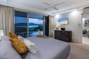 Apartment, 2 Bedrooms (2K, 1 Air Bed or 2KS, 1K, 1 Air Bed) - Poinciana 011 Deluxe 2 Bedroom Apartment Centrally Located With Golf Buggy (Whitsundays)