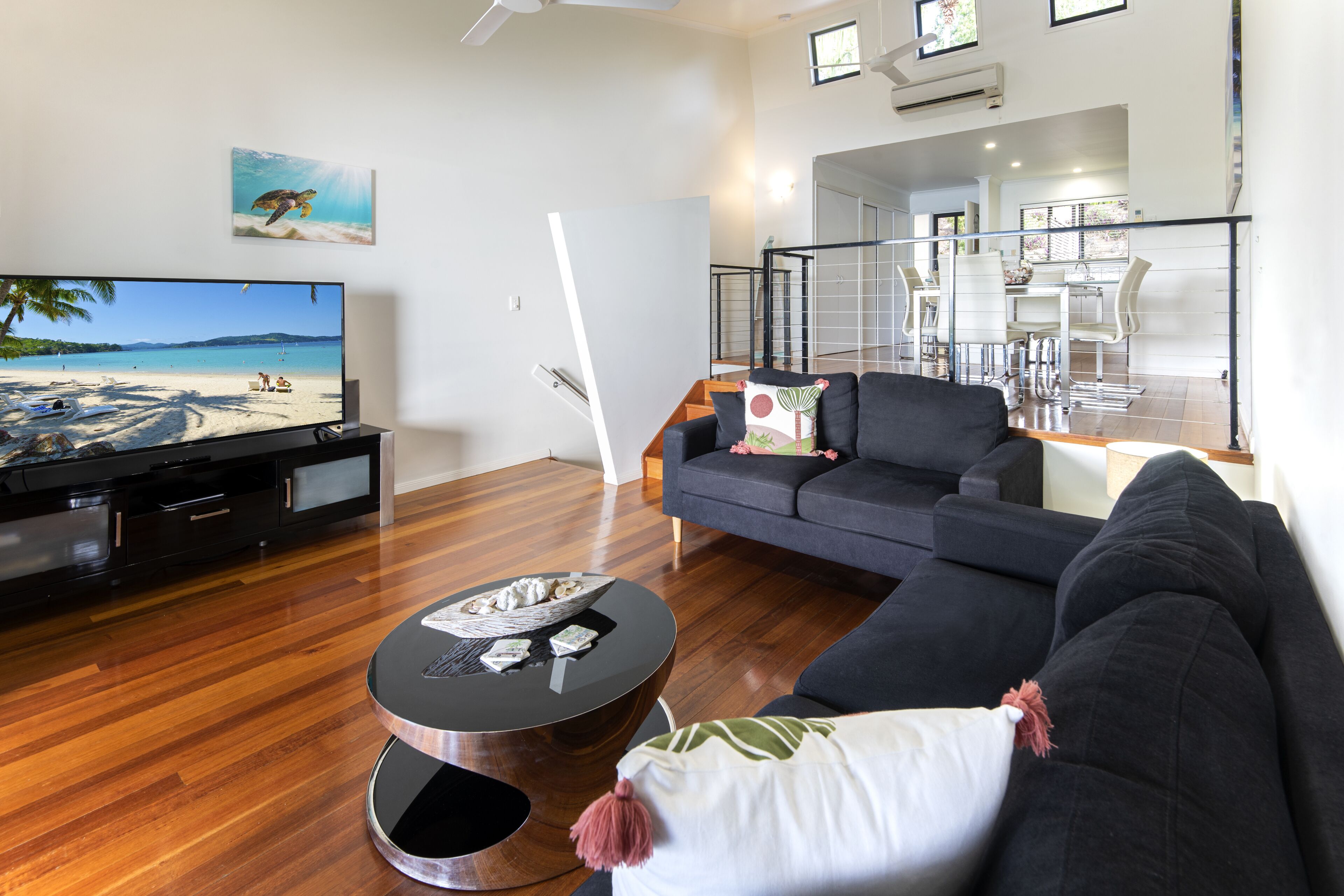 Apartemen, 2 kamar tidur | Area keluarga | TV LED dan pemutar DVD
