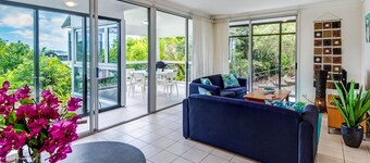 Oasis 1 Hamilton Island 2 Bedroom Apartment In Central Location With Golf Buggy