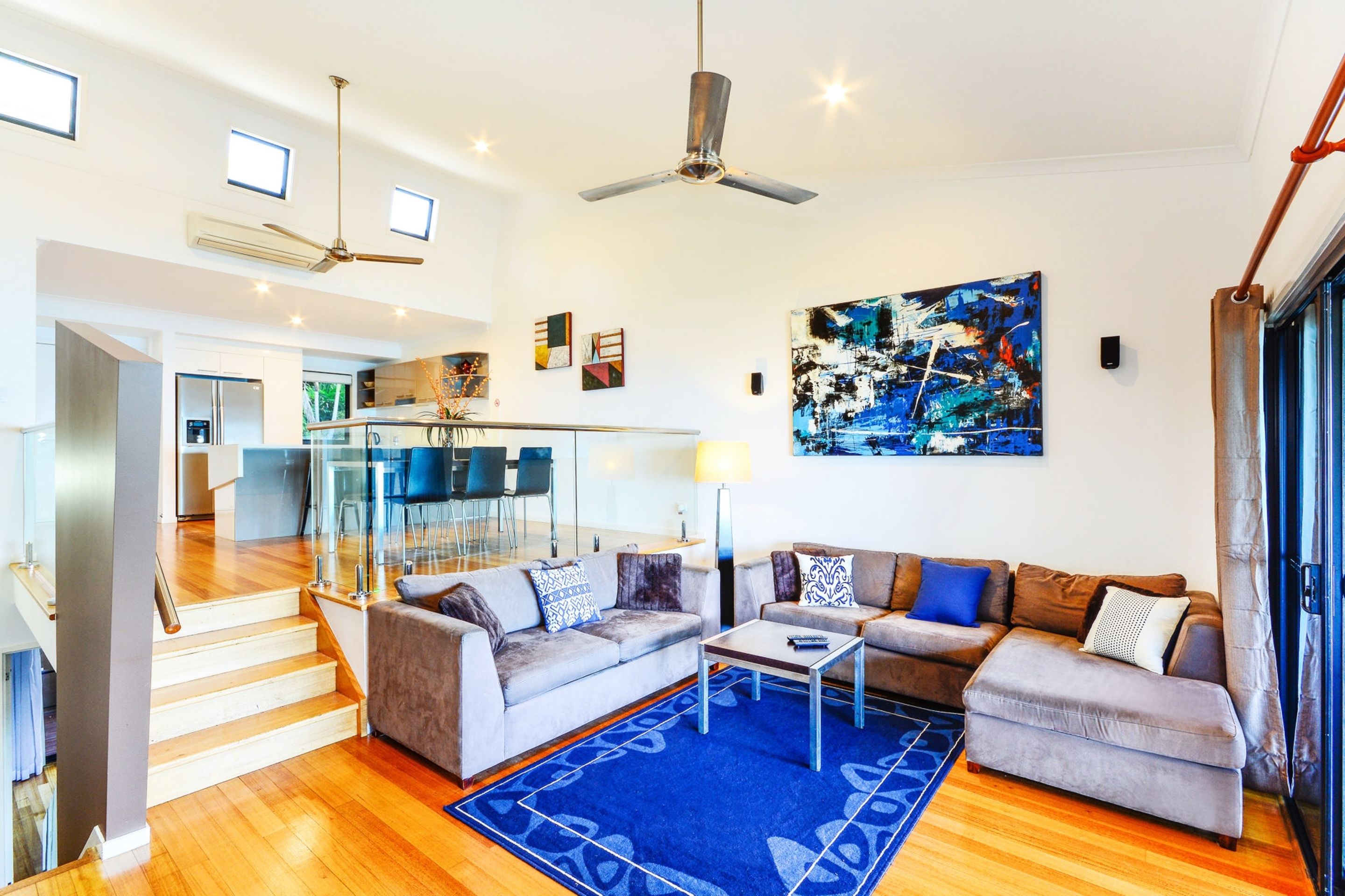 Leilighet, 2 soverom (2K, 1 Air Bed or 1K, 2KS, 1 Air Bed) | Oppholdsområde | LED-TV og DVD-spiller