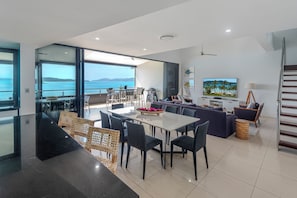Villa, 3 chambres | Coin séjour | Télévision LED, lecteur de DVD