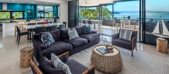 Villa 12 The Edge Oceanfront Deluxe 3 Bedroom Near Marina With Golf Buggy