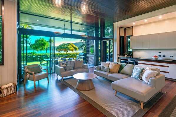 House, 4 Bedrooms | Living area