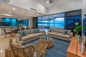 Lounge - Villa 16 The Edge Oceanfront Deluxe 3 Bedroom Near Marina With Golf Buggy (Whitsundays)