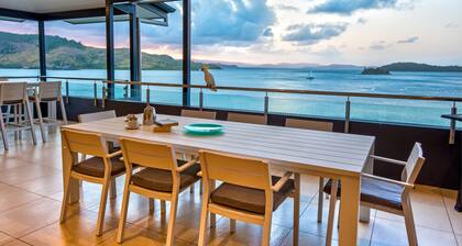 Villa 16 The Edge Oceanfront Deluxe 3 Bedroom Near Marina With Golf Buggy