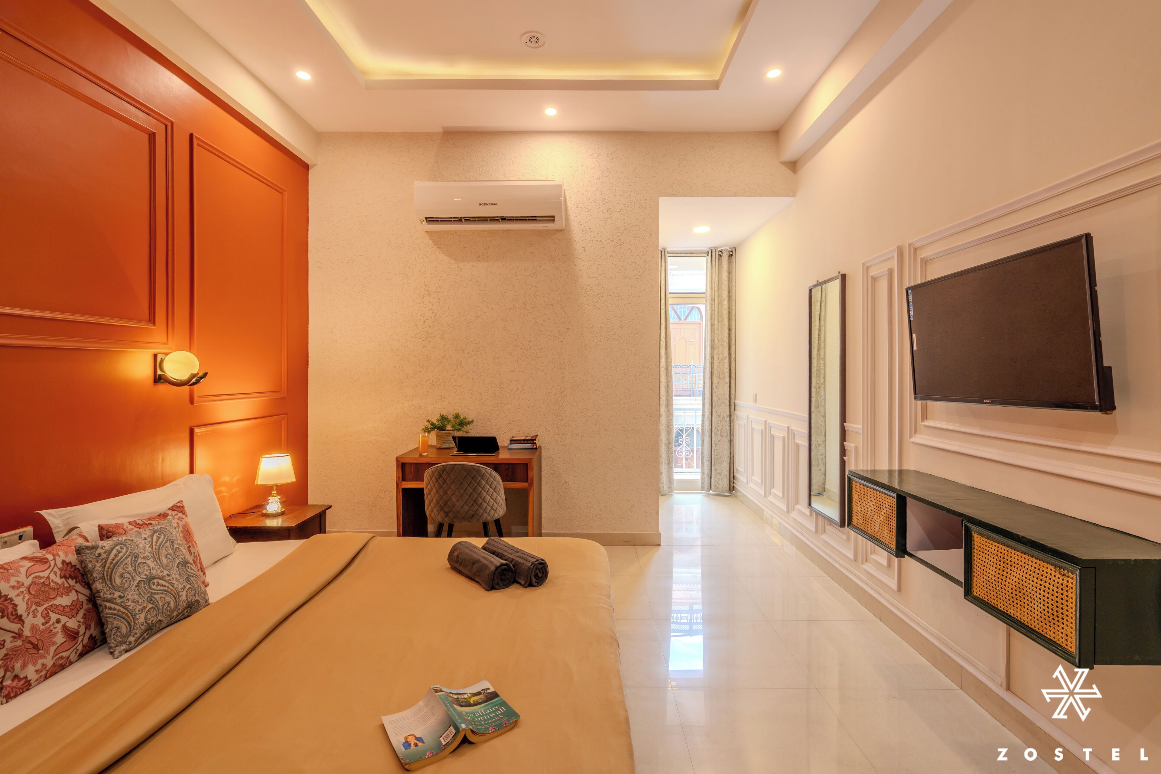 Deluxe Private Room | In-room safe, soundproofing, iron/ironing board (on request), free WiFi