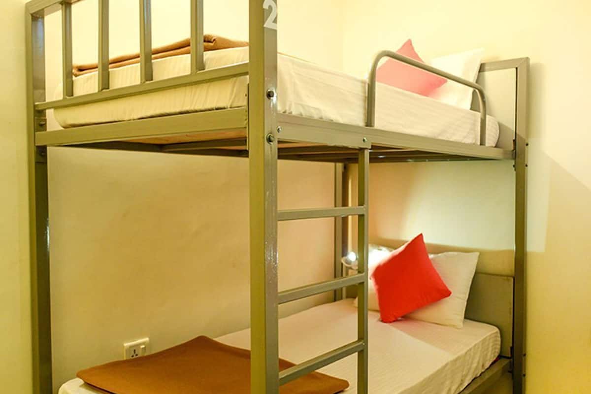 Superior 4 Bed Mixed Dorm (shared common washroom) | In-room safe, soundproofing, iron/ironing board, free WiFi