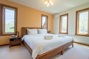 3 bedrooms, iron/ironing board, free cots/infant beds, free WiFi