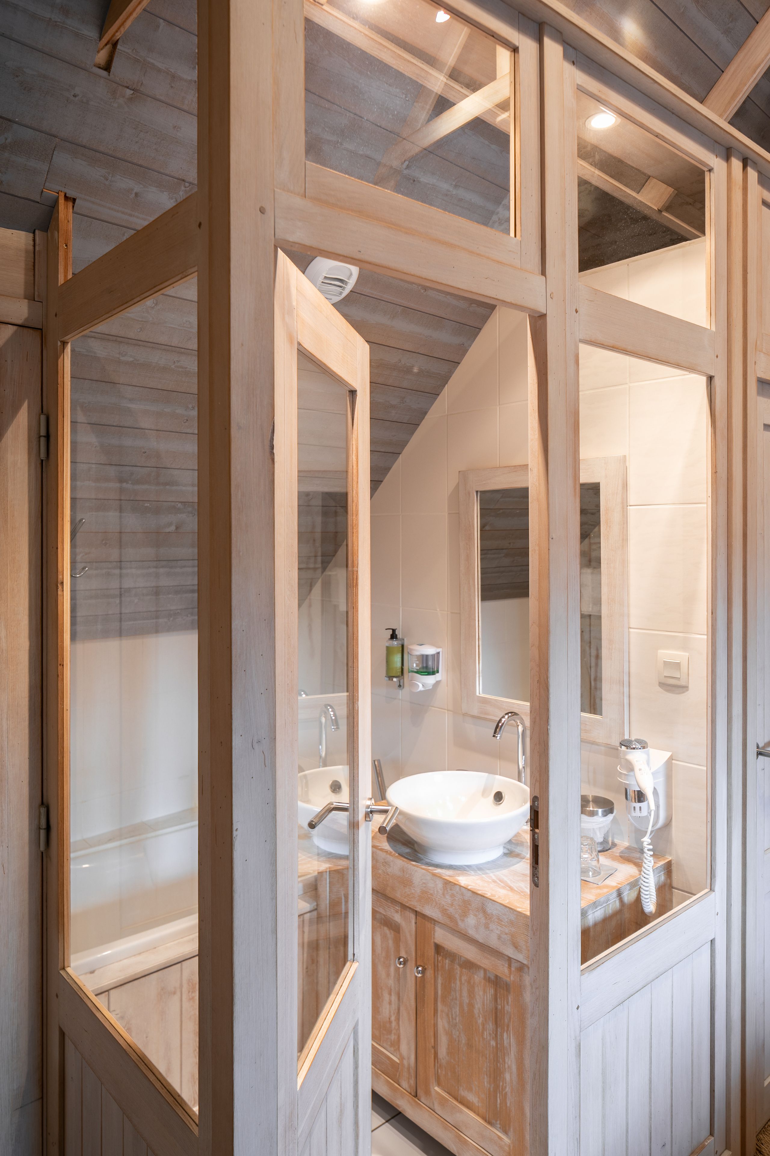 Superior Double Room | Bathroom