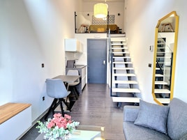 Deluxe Duplex, 1 Bedroom, Tower | Living area