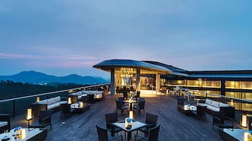 2 restaurants, breakfast, lunch, dinner served; Chinese cuisine