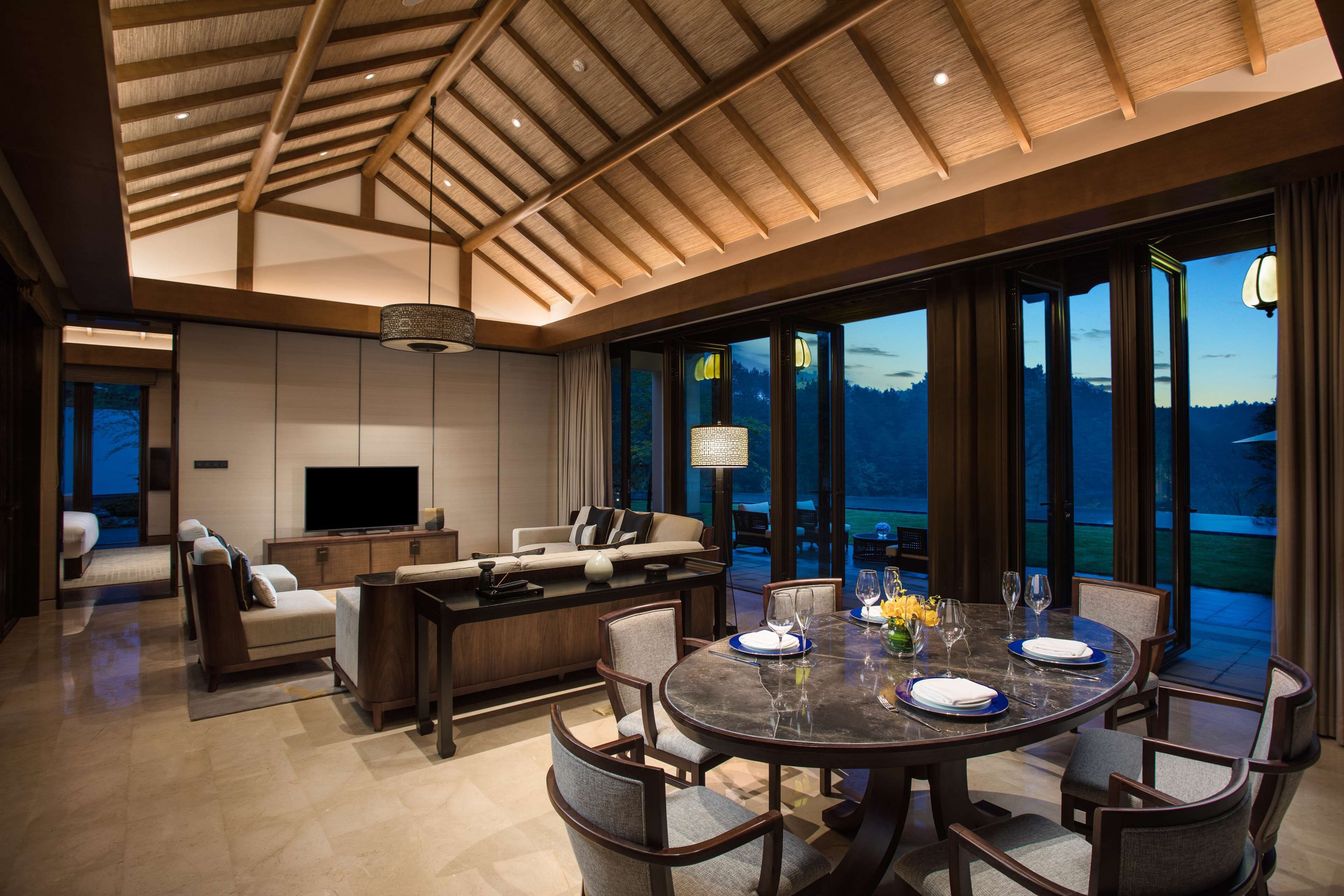 Premium bedding, down comforters, minibar, in-room safe