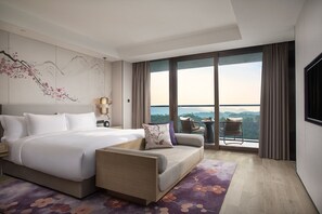 Rom, 1 kingsize-seng, fjellutsikt | Sengetøy av topp kvalitet, dundyner, minibar og safe på rommet