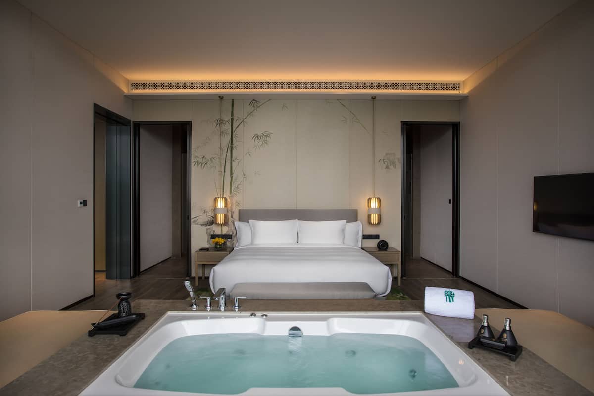 Panoramic Suite, 1 King Bed | 1 bedroom, premium bedding, down comforters, minibar