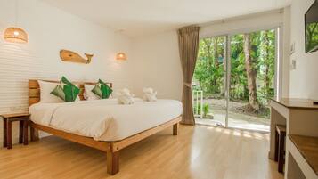 Deluxe Double Room | In-room safe, iron/ironing board, free WiFi