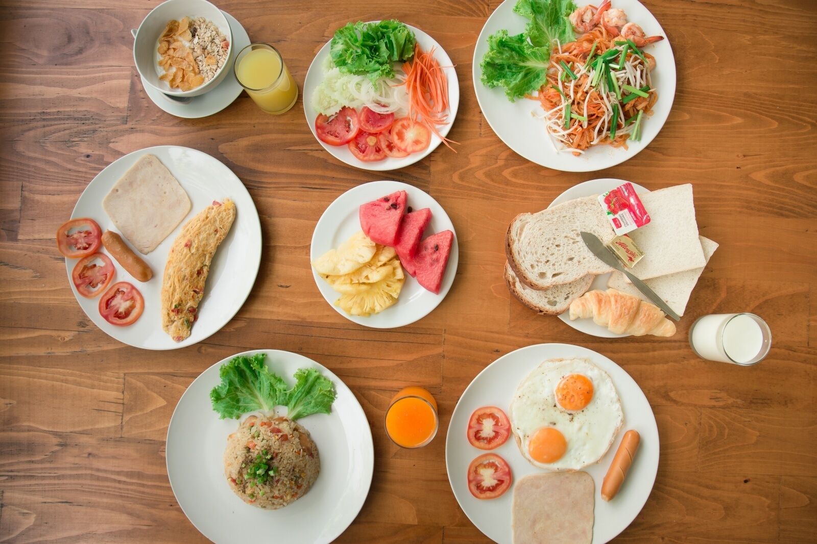 daily buffet breakfast (thb 200 per person)