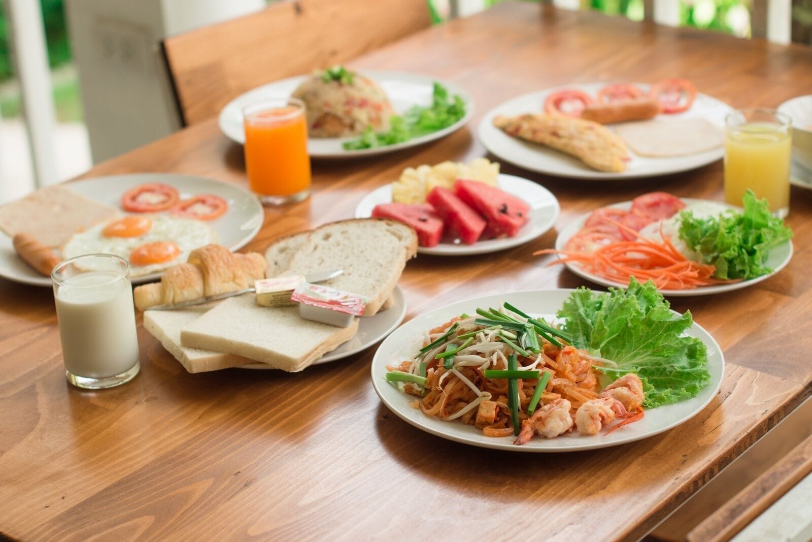 daily buffet breakfast (thb 200 per person)