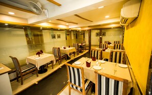 Restaurant - Hotel Ashwin (Mumbai)