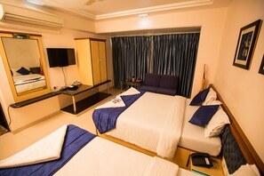 Deluxe Triple Room | Individually furnished, blackout curtains, iron/ironing board, free WiFi - Hotel Ashwin (Mumbai)