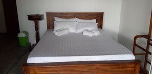 1 habitación, tabla de planchar con plancha y internet por cable gratis 