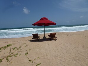 บนชายหาด