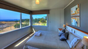 3 Bedroom Beach House | 3 bedrooms, blackout drapes, iron/ironing board, free cribs/infant beds - Stanley View Beach House (Cowrie Point)
