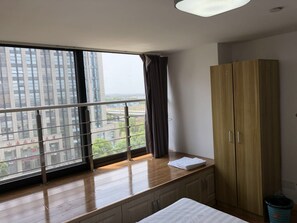 Habitación superior, 3 habitaciones | Escritorio, cortinas opacas, wifi gratis