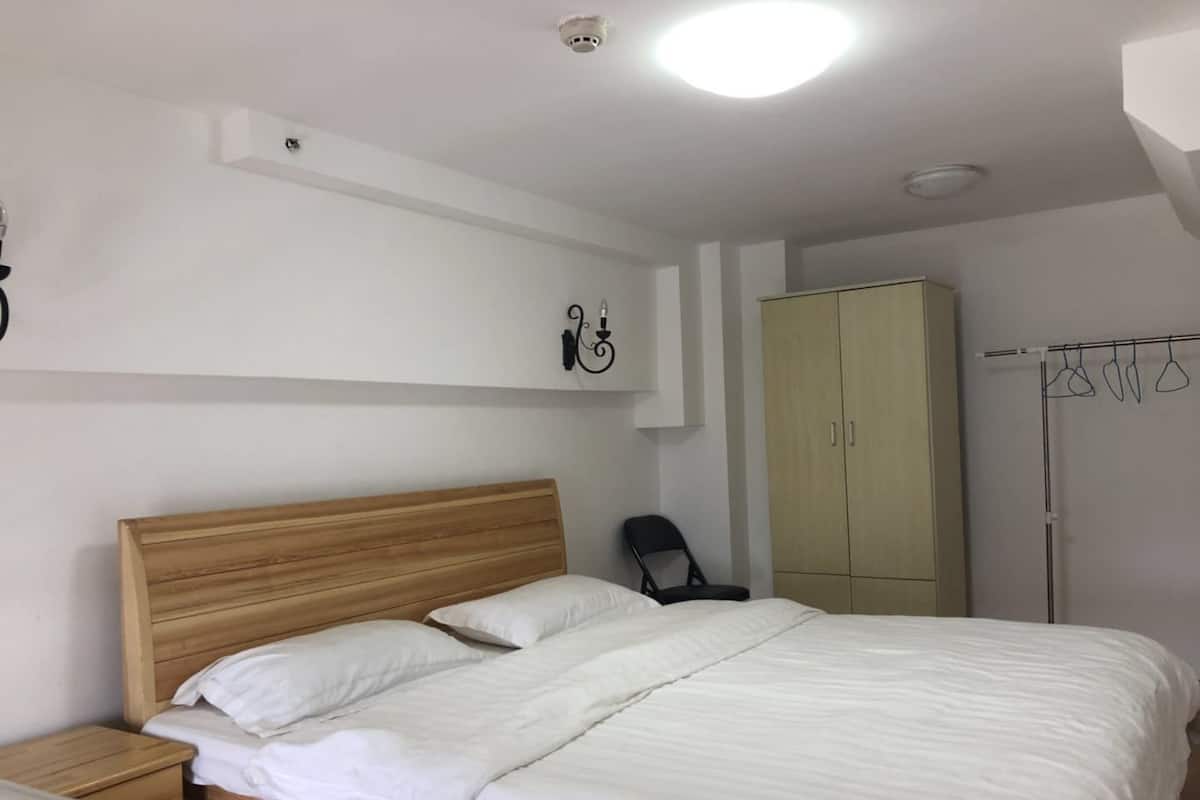 Desk, blackout curtains, free WiFi