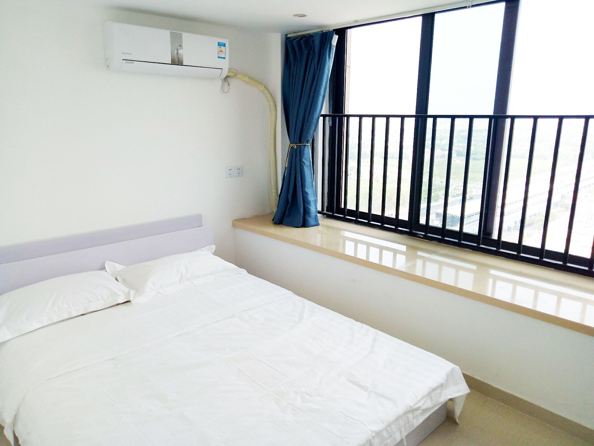 Desk, blackout curtains, free WiFi