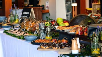 Free daily continental breakfast