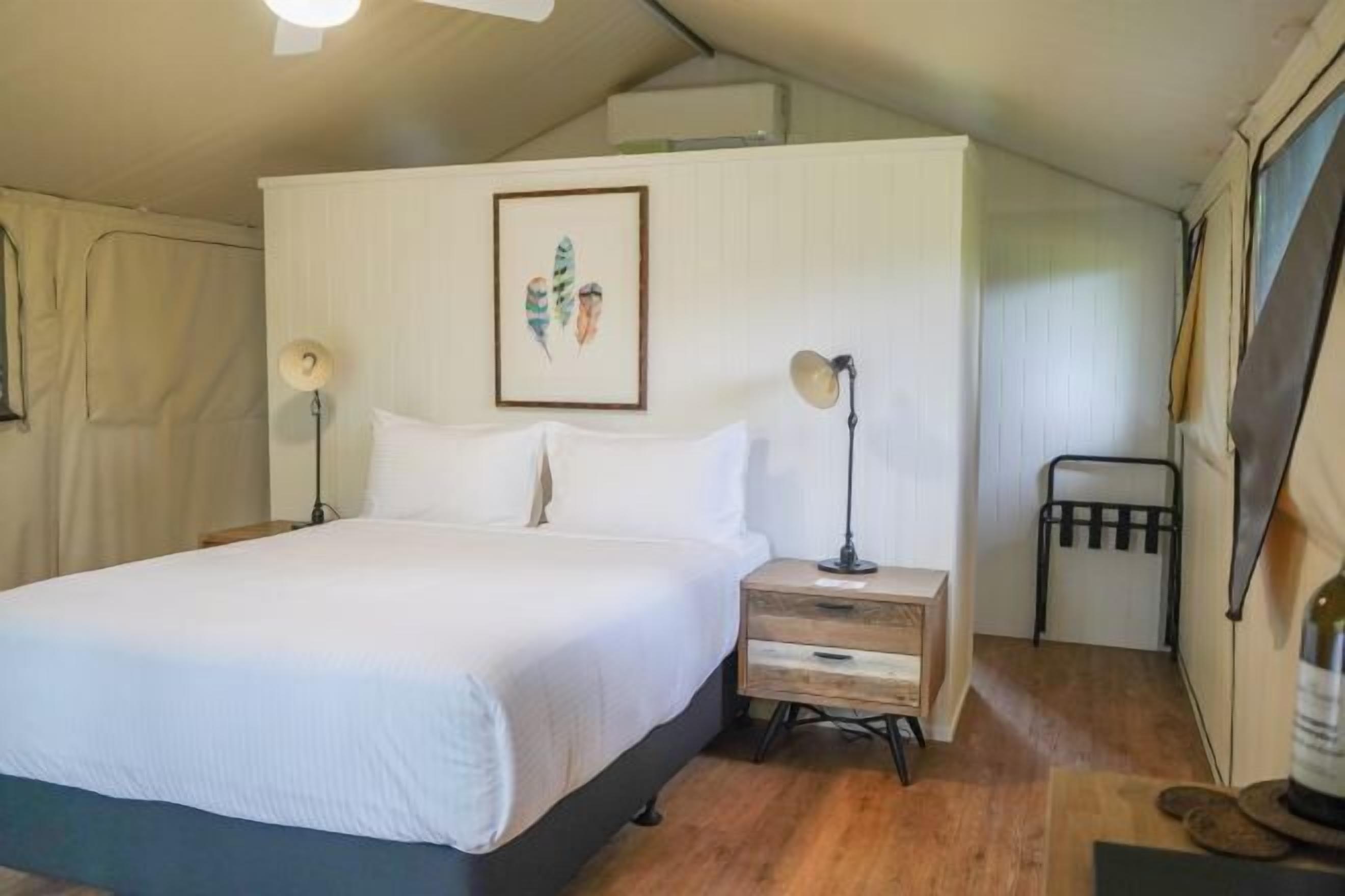 Egyptian cotton sheets, premium bedding, pillowtop beds, minibar