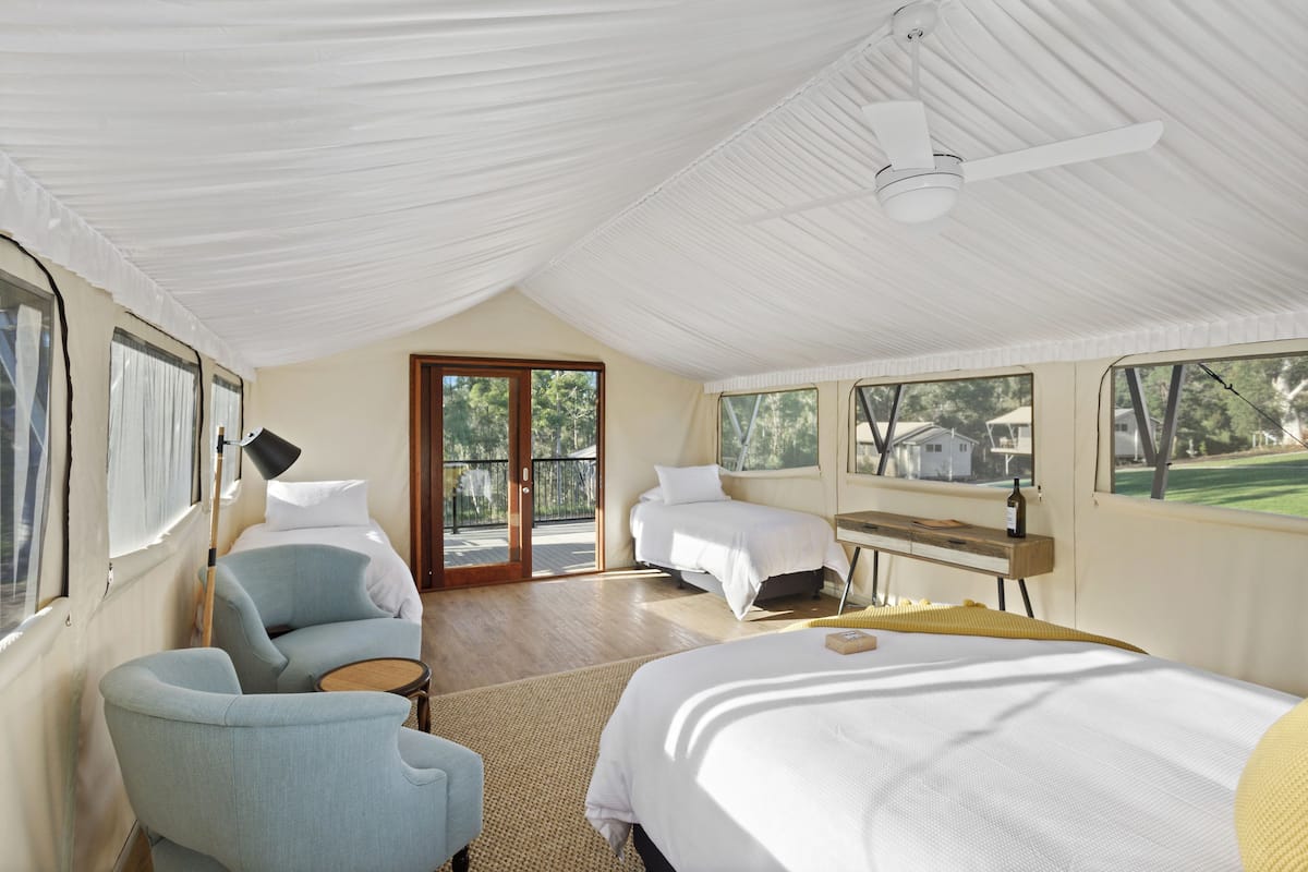 Family Pavillion with Free Parking | Egyptian cotton sheets, premium bedding, pillowtop beds, minibar