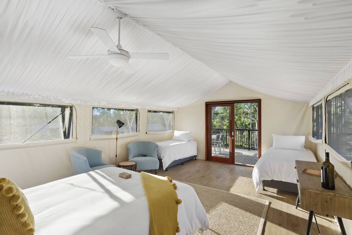 family pavillion with free parking | 4 bedrooms, egyptian cotton sheets, premium bedding, pillow-top beds