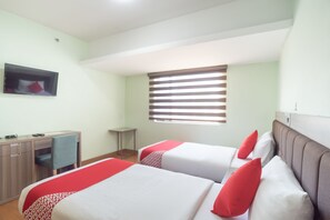 华丽双床房 | 办公桌、免费 WiFi、床单