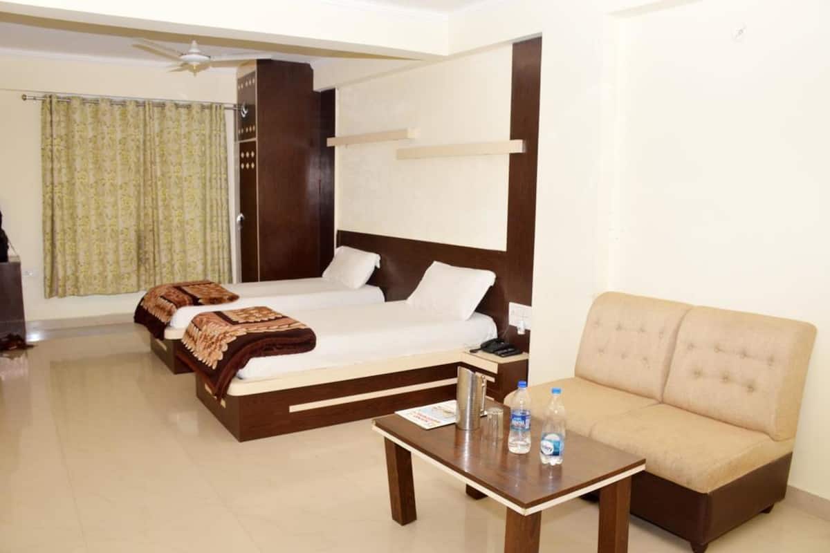 Suite | Iron/ironing board, bed sheets