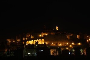Front of property - evening/night - Agriturismo San Michele (Cossignano)