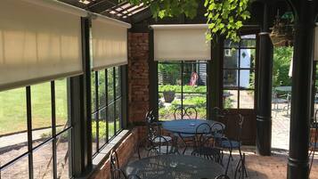 Desayuno bufé gratuito y diario