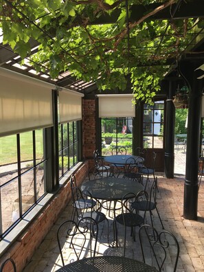 Bao gồm bữa sáng buffet hàng ngày 