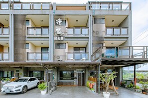 Fachada de la propiedad