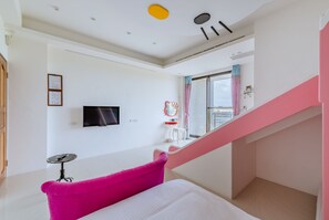 Family Quadruple Room ( 201) | Individually decorated, individually furnished, free WiFi, bed sheets - Fernan B&B (Wujie)