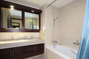 Bathroom - New Arabian Holiday Homes - Residence 8 (Dubai)