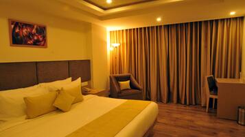 Deluxe Double or Twin Room | Minibar, in-room safe, desk, laptop workspace