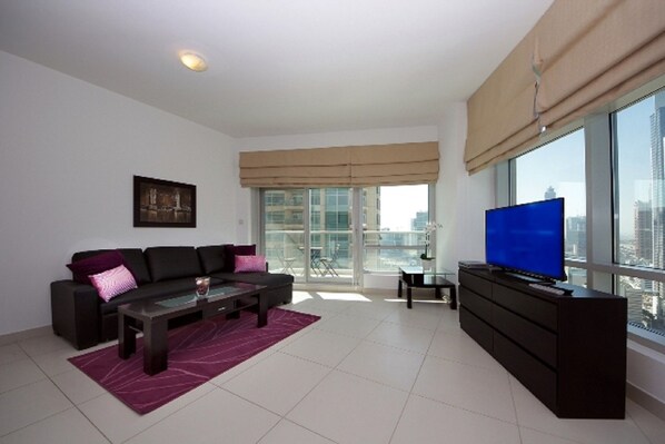Apartment, 1 Bedroom (2204) | Living room