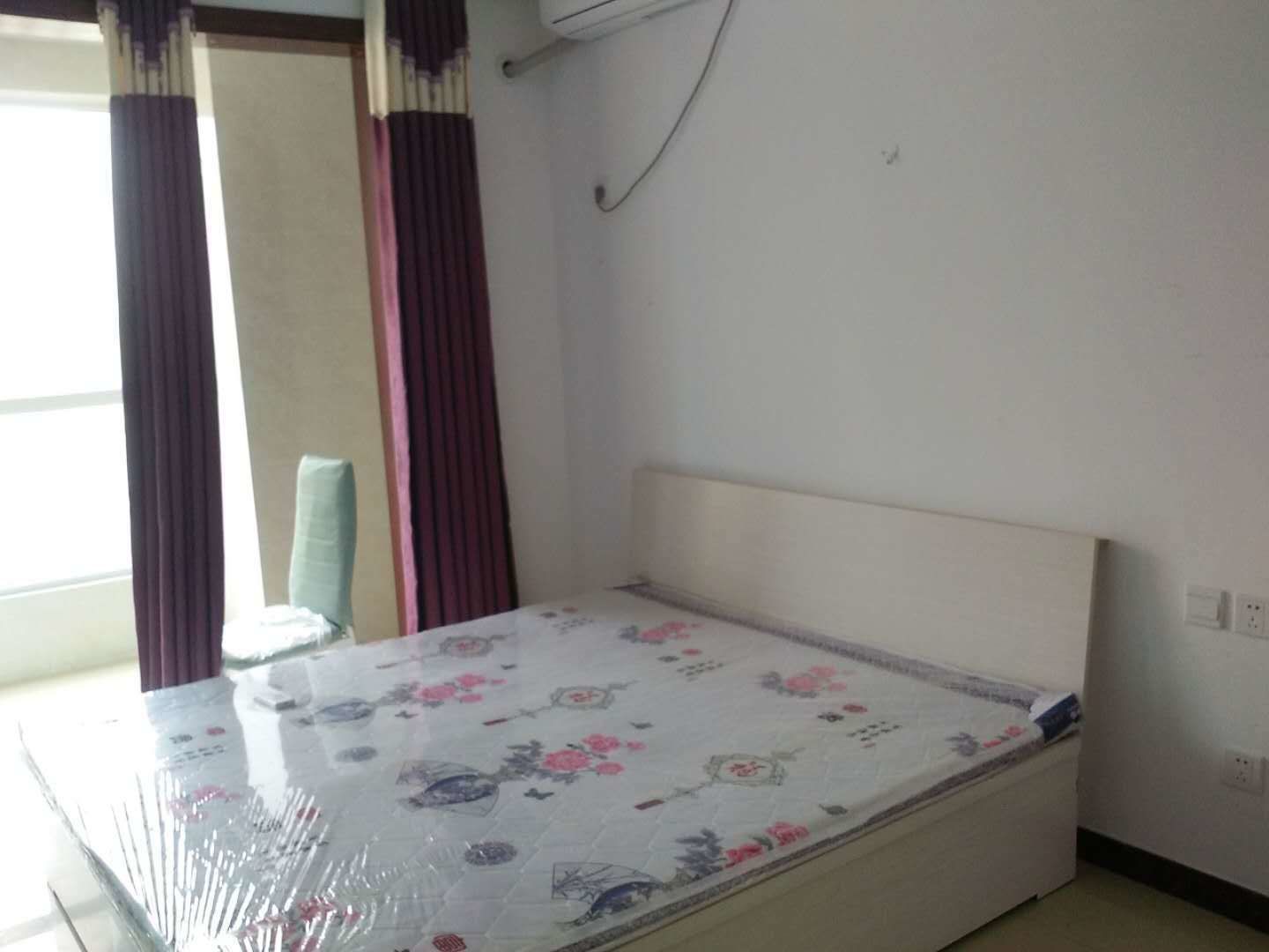 아파트, 침실 3개 | 책상