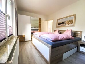 2 habitaciones, cuna de viaje, wifi y ropa de cama 